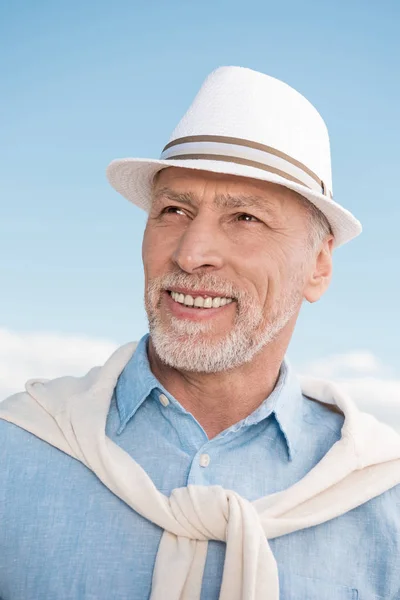 Gris pelo elegante hombre — Foto de Stock