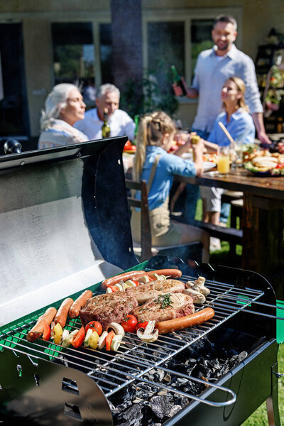 Мясо и овощи на гриле
