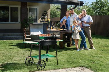 Aile Barbekü birlikte zaman geçirmek 