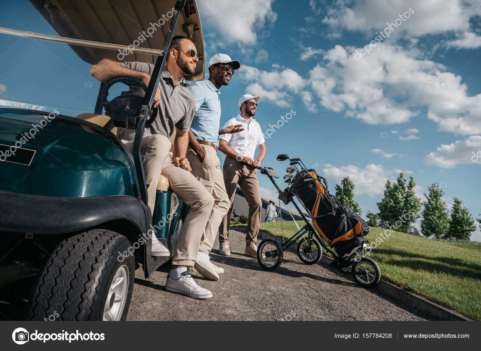 Men standing near golf cart — Stock Photo © ArturVerkhovetskiy 157784208