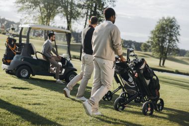 çok ırklı golf oyuncuları