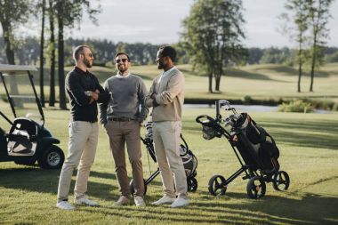 çok ırklı golf oyuncuları