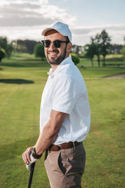 Άνθρωπος που παίζει γκολφ — Φωτογραφία Αρχείου