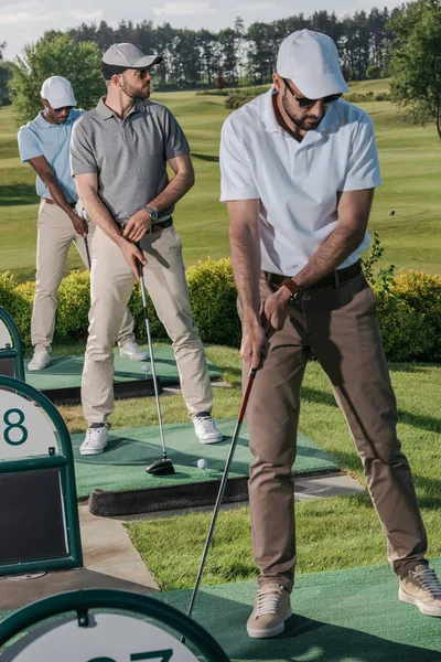 Golfers playing golf — Stock Photo, Image