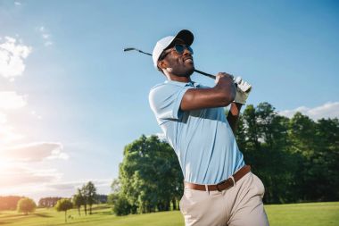 Man playing golf  clipart