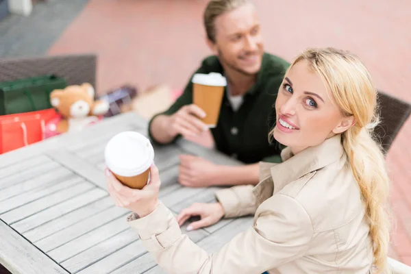 Couple drinking coffee at cafe — Stock Photo, Image