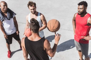 çok ırklı basketbol takımı