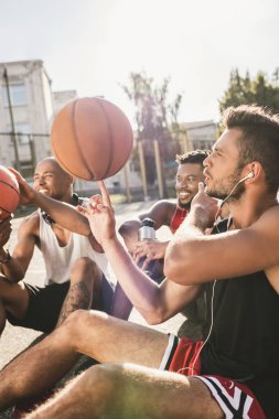 çok ırklı basketbol takımı