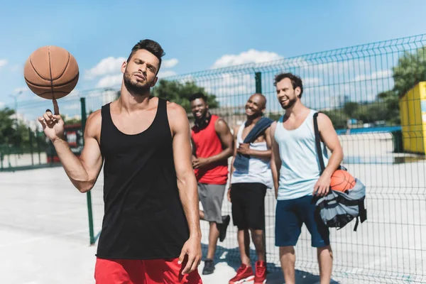 Multicultural basketball team — Stock Photo, Image