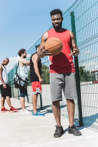 Multicultural basketball team — Stock Photo, Image