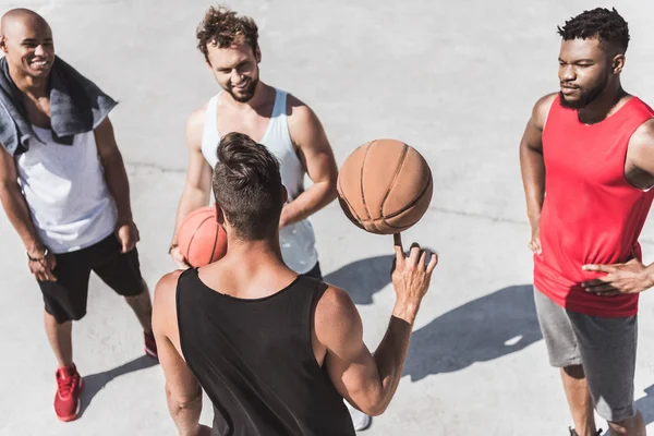 Multiethnic basketball team — Stock Photo, Image