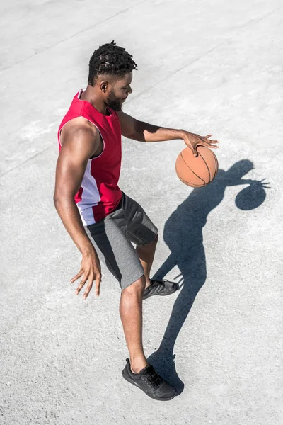 Jugador de baloncesto afroamericano — Foto de Stock