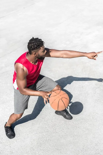 Giocatore di basket afroamericano — Foto stock gratuita