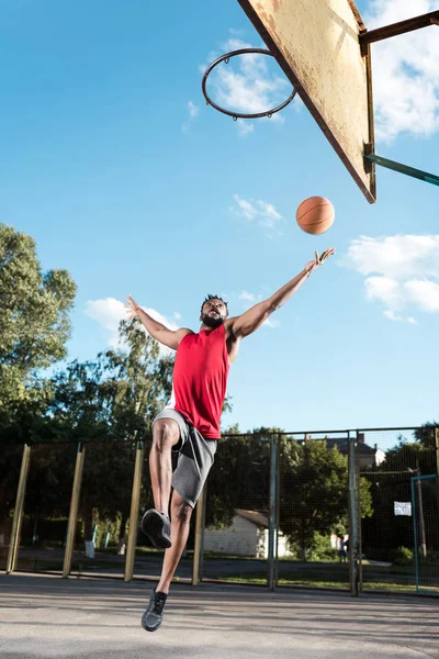 Jogador de basquete afro-americano — Fotografia de Stock