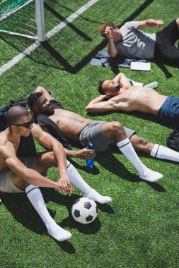 çok ırklı futbolcular