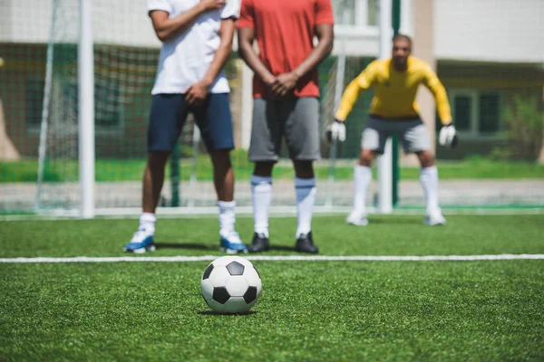 Soccer players at pitch — Stock Photo, Image