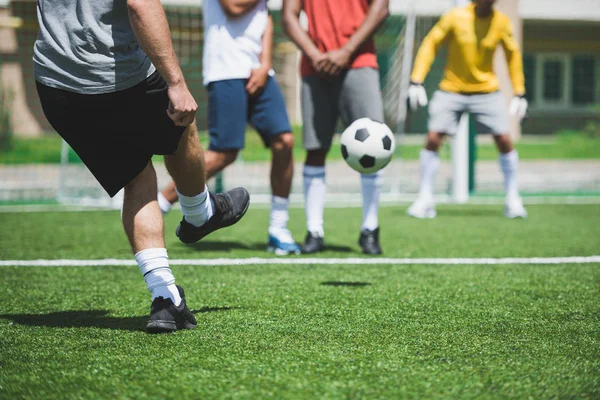 Soccer players at pitch — Stock Photo, Image