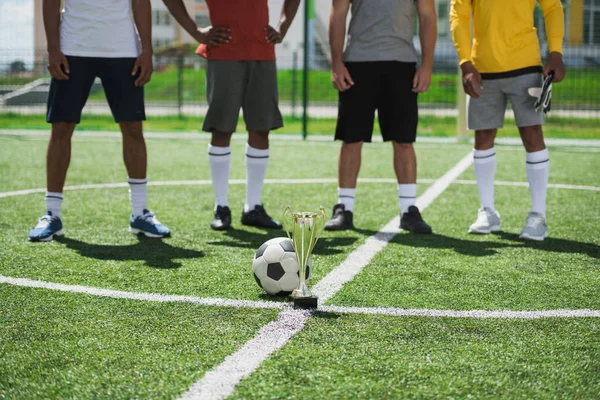 Soccer team at pitch — Stock Photo, Image