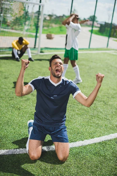 Glücklicher Fußballer — Stockfoto