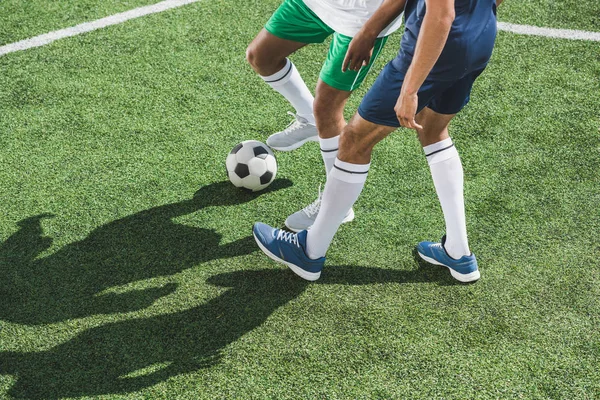 Soccer players at pitch — Stock Photo, Image