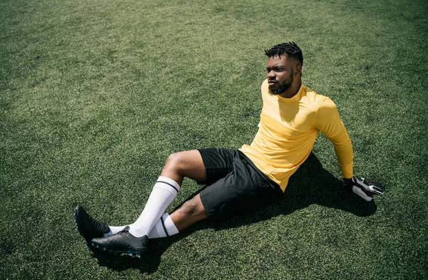 African american goalkeeper on pitch — Stock Photo, Image