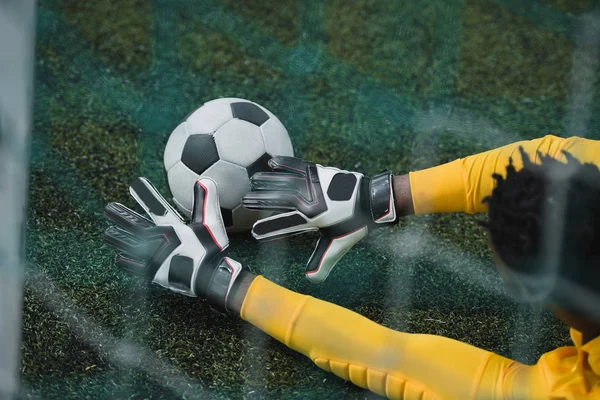 African american goalkeeper on pitch — Stock Photo, Image