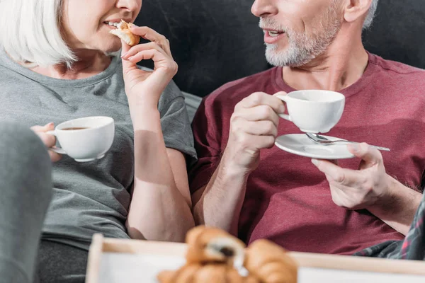 Couple having breakfast — Stock Photo, Image