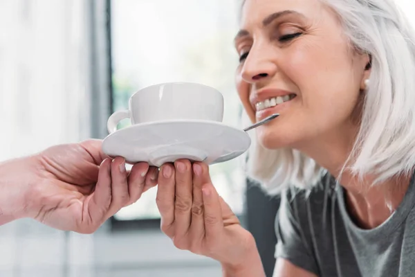 Woman with cup of tea — Free Stock Photo