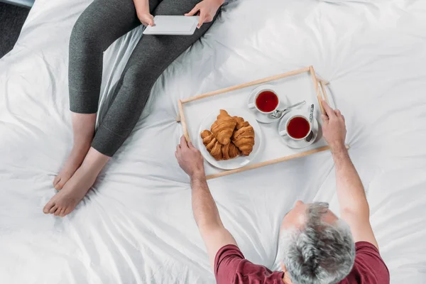 Senior couple at home — Stock Photo, Image