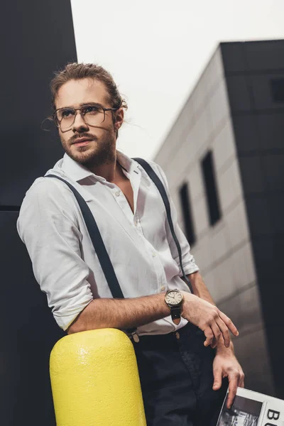 Stylish man with newspaper — Stock Photo, Image