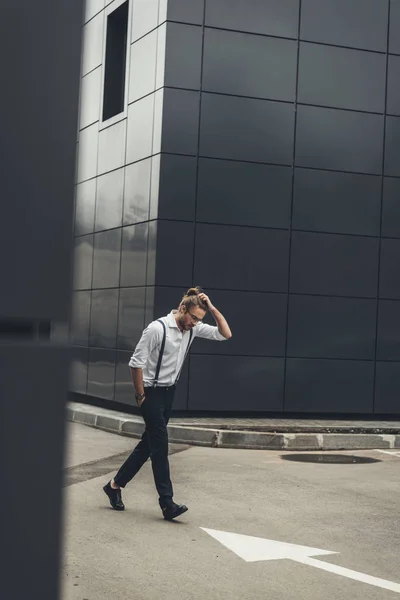 Hombre guapo y elegante —  Fotos de Stock