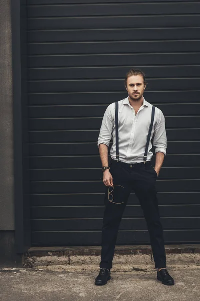 Hombre guapo y elegante — Foto de Stock