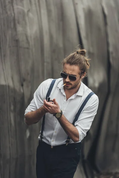 Stylish young man smoking — Stock Photo, Image