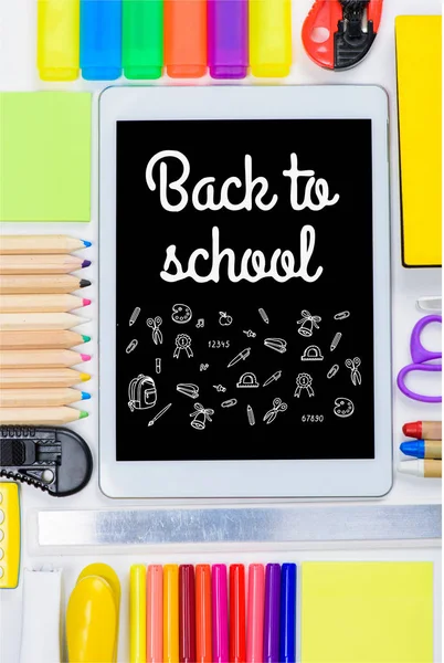 Tableta con letras de regreso a la escuela —  Fotos de Stock