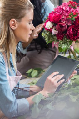 florist using digital tablet