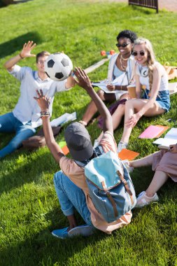 mutlu çok ırklı öğrenci park