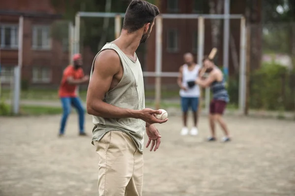 Hommes jouant au baseball — Photo gratuite