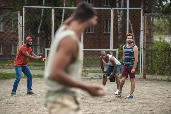 Jugadores multiétnicos de béisbol — Foto de Stock