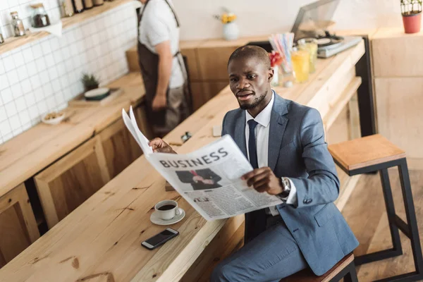 Businessman reading newspaper — Stock Photo, Image