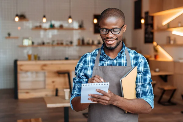 Waiter taking order in cafe — Stock Photo, Image