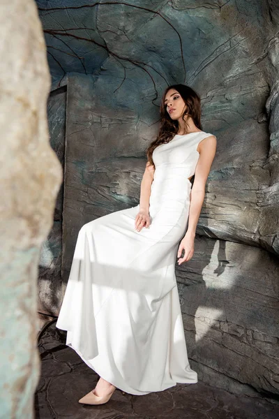 Mujer en vestido blanco — Foto de Stock