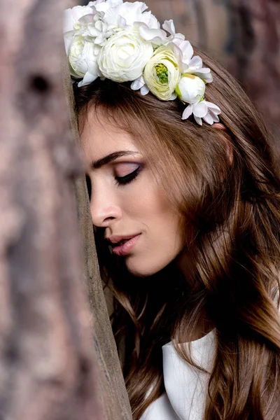 Tender bride in flower wreath — Stock Photo, Image