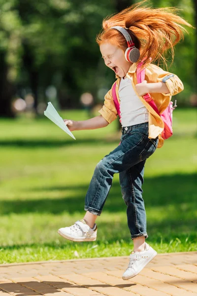 Child listening music in headphones — Stock Photo, Image