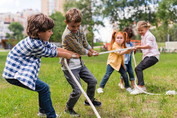 kids playing tug of war