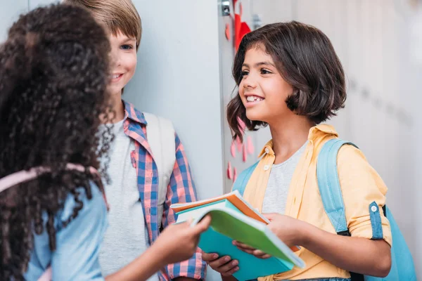 Pupils talking in school — Stock Photo, Image