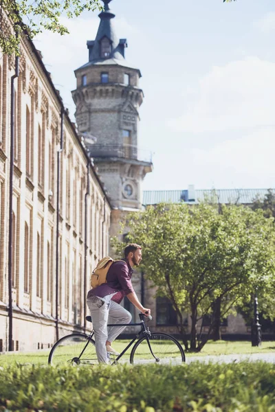 Man riding bike — Stock Photo, Image