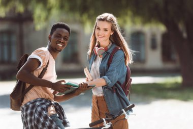 çok ırklı çift okuma kitabı