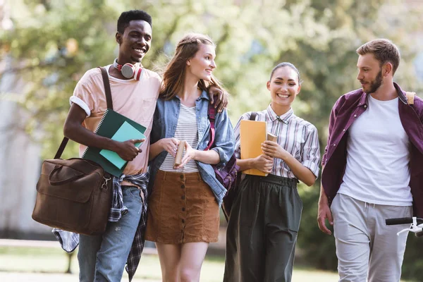 Multikulturní studenti — Stock fotografie