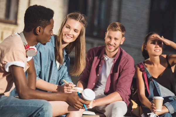 Students spending time together — Stock Photo, Image