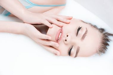 Çekici Genç Kadın 